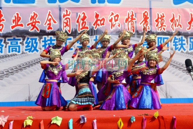 貴陽鐵路高級技工學(xué)校2016年報(bào)名條件、招生對象