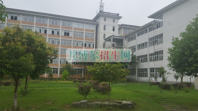 成都信息技術(shù)學(xué)校報名條件、招生對象