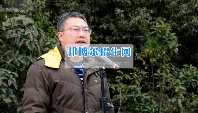 南充市建華職業(yè)中學(xué)簡短、高效的開學(xué)典禮