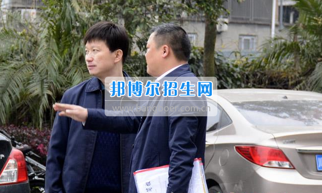 區(qū)委常委、宣傳部長邱躍峰一行視察南充市建華職業(yè)中學(xué)