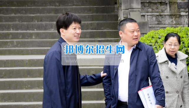 區(qū)委常委、宣傳部長邱躍峰一行視察南充市建華職業(yè)中學(xué)