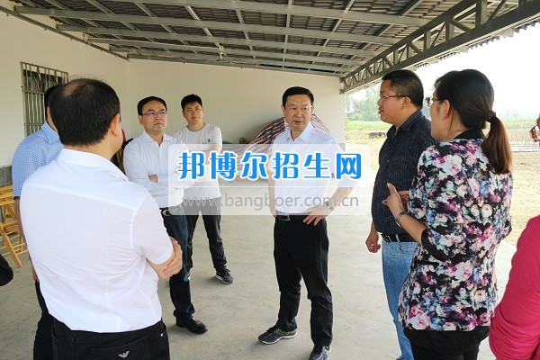 2017年成都農(nóng)業(yè)科技職業(yè)學(xué)院召開“校地合作、共建園區(qū)”專題會
