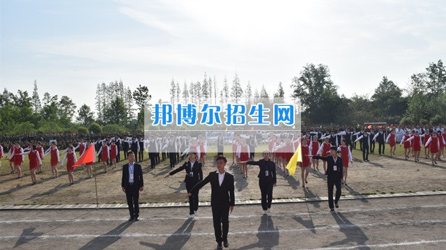 四川愛華學(xué)院2017年第七屆春季田徑運(yùn)動(dòng)會盛大開幕