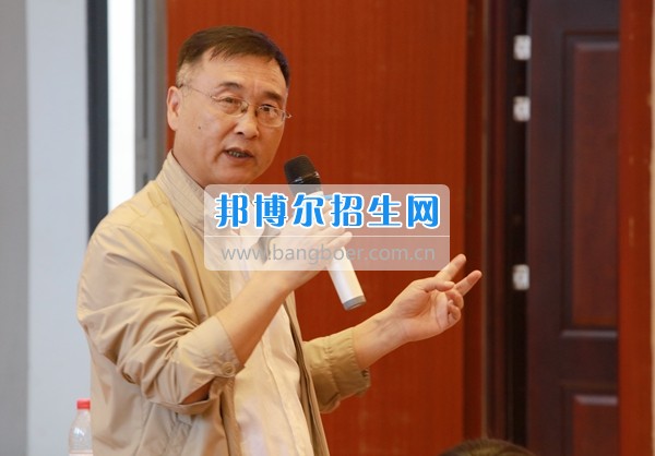 貴州商業(yè)高等?？茖W(xué)校舉行“協(xié)同創(chuàng)新 共謀發(fā)展——高校服務(wù)區(qū)域經(jīng)濟(jì)發(fā)展論壇”