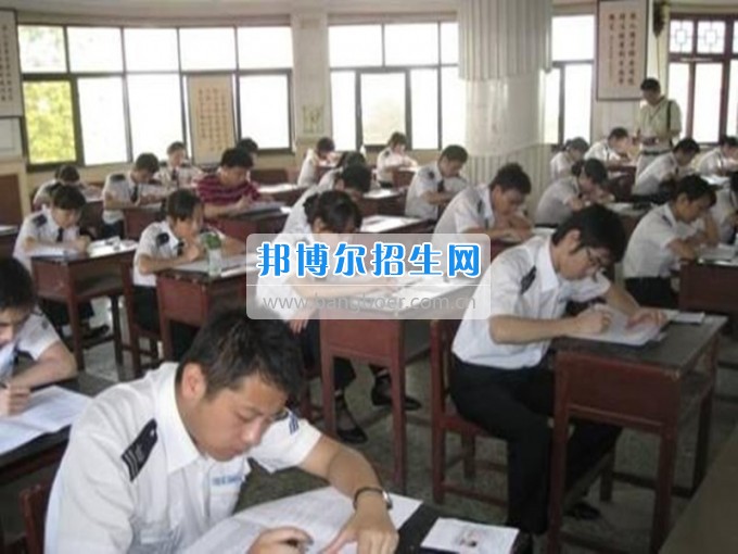 2017年春民航業(yè)特有工種職業(yè)技能鑒定在綿陽(yáng)航空職業(yè)學(xué)校舉行。