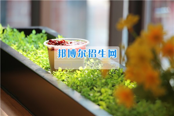 成都希望航空職業(yè)學(xué)校美味冷飲大曝光！據(jù)說，正數(shù)第三的是同學(xué)們最喜愛的冷飲！
