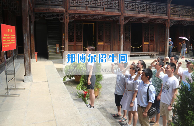 黔南民族醫(yī)學高等?？茖W校開展踐行“兩學一做”做到“知行合一”學習