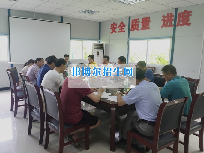 重慶財經(jīng)職業(yè)學(xué)院領(lǐng)導(dǎo)視察校園擴(kuò)建工程建設(shè)情況并聽取工作匯報