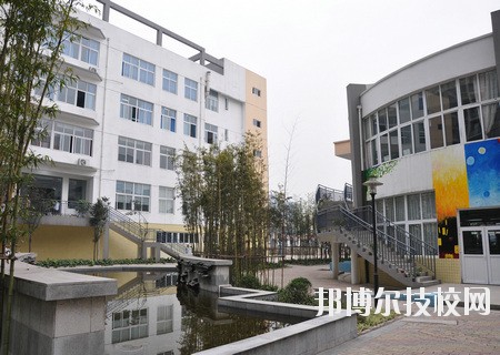 成都汽車職業(yè)技術(shù)學(xué)校2020年報(bào)名條件、招生要求、招生對(duì)象