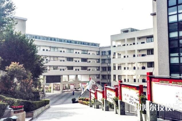 重慶輕工業(yè)學校2020年報名條件、招生要求、招生對象