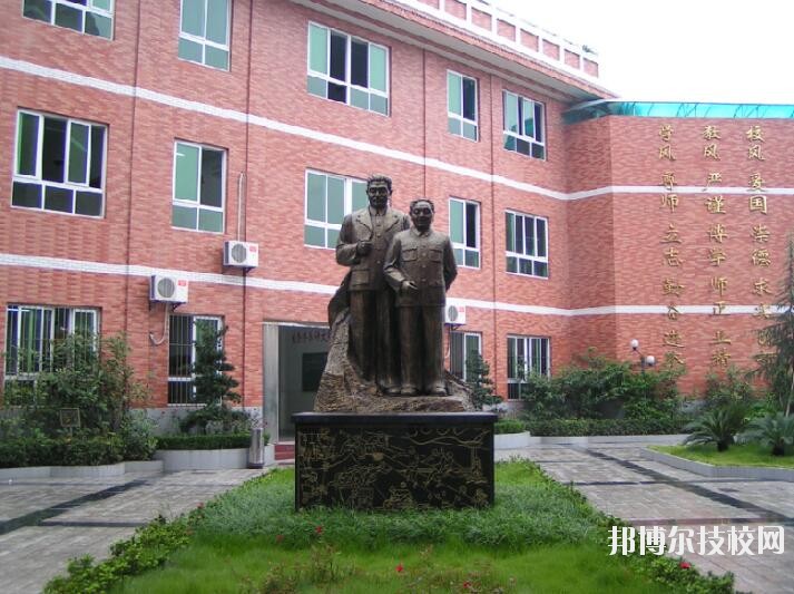 重慶渝中職業(yè)教育中心2020年報名條件、招生要求、招生對象