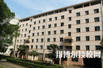 江西輕工業(yè)高級(jí)技工學(xué)校怎么樣、好不好