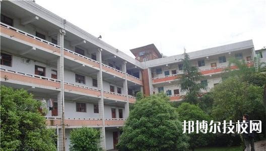 清鎮(zhèn)中等職業(yè)技術(shù)學(xué)校2020年報名條件、招生要求、招生對象