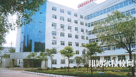 國營八二一廠技工學(xué)校2020年報(bào)名條件、招生要求、招生對(duì)象