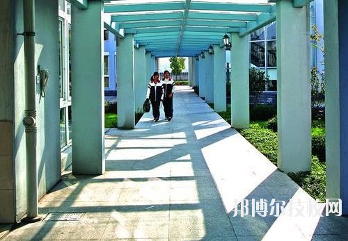 寧波經(jīng)貿(mào)學(xué)校2020年學(xué)費、收費多少