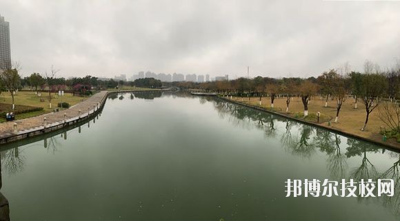 鄞州職業(yè)教育中心學校2020年學費、收費多少