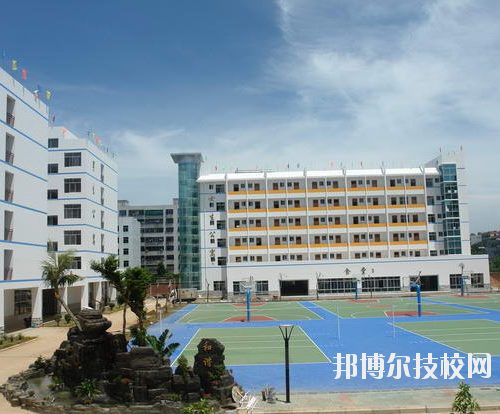 重慶萬州三峽服裝藝術(shù)學(xué)校2020年報名條件、招生要求、招生對象