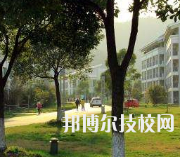 重慶第二財貿(mào)學(xué)校怎么樣、好不好