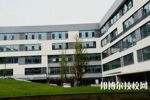 安龍職業(yè)技術(shù)學校2020年報名條件、招生要求、招生對象