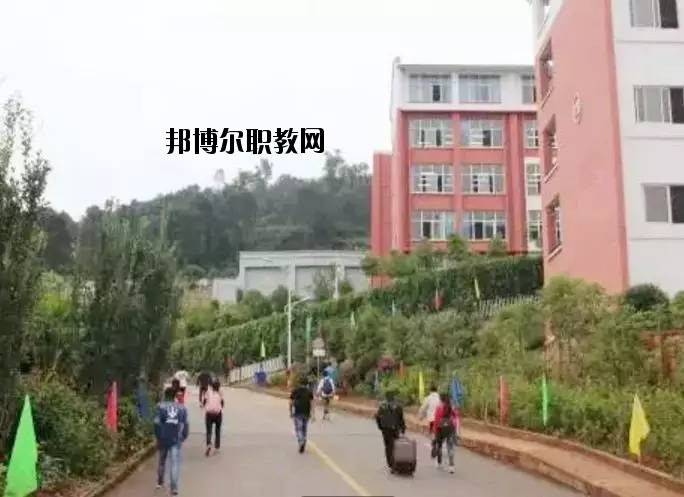 祿勸職業(yè)高級(jí)中學(xué)2020年學(xué)費(fèi)、收費(fèi)多少