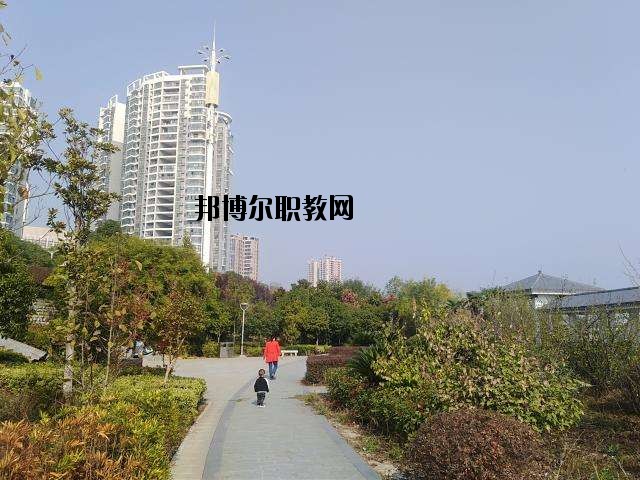蓮花職業(yè)技術(shù)學(xué)校2020年報(bào)名條件、招生要求、招生對(duì)象
