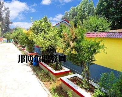 昆明外國語學(xué)校學(xué)費(fèi)、收費(fèi)多少