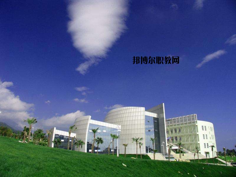 來(lái)鳳中等職業(yè)技術(shù)學(xué)校2020年報(bào)名條件、招生要求、招生對(duì)象