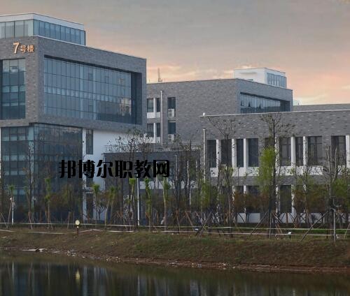 鄭州信息技術(shù)學(xué)校怎么樣、好不好