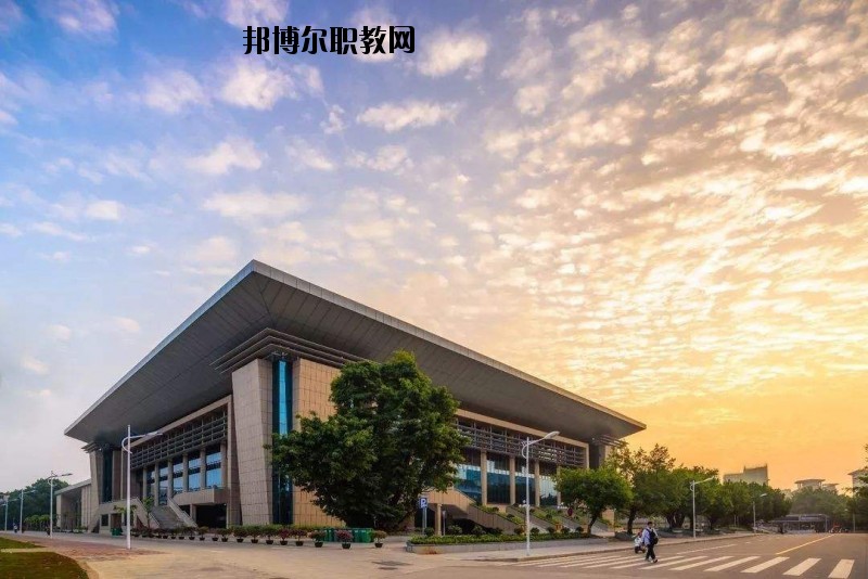 咸寧生物機(jī)電工程學(xué)校2020年報(bào)名條件、招生要求、招生對象