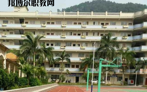 梧州西南中等專業(yè)學校2020年報名條件、招生要求、招生對象