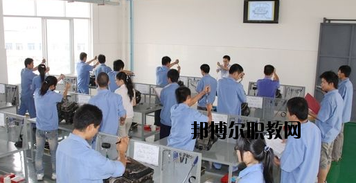 河池交通技工學(xué)校2020年報名條件、招生要求、招生對象 