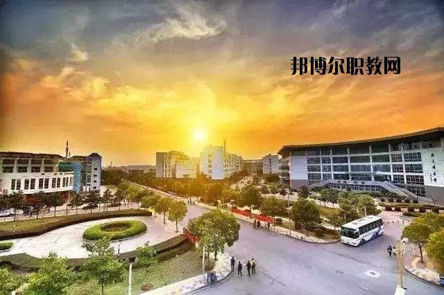 英山草盤職業(yè)中學怎么樣、好不好