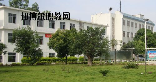 合山職業(yè)技術(shù)學(xué)校2020年報(bào)名條件、招生要求、招生對(duì)象
