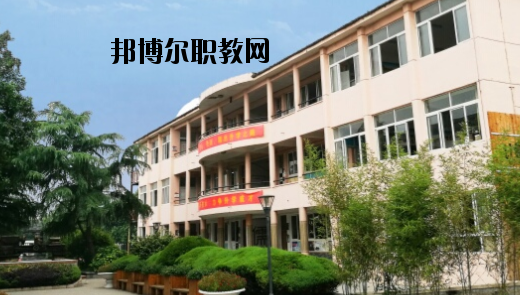 浙江吉利汽車工業(yè)學校2020年報名條件、招生要求、招生對象