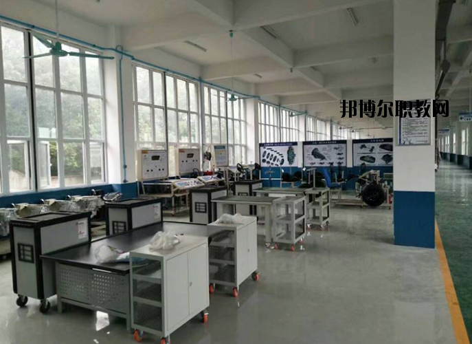 黃石俊賢高級技工學(xué)校2020年報名條件、招生要求、招生對象