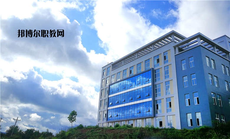 四川省南充衛(wèi)生學(xué)校2020年報(bào)名條件、招生要求、招生對象