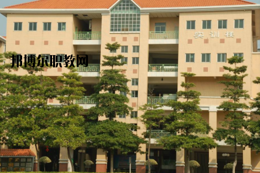東莞商業(yè)學(xué)校2020年報名條件、招生要求、招生對象
