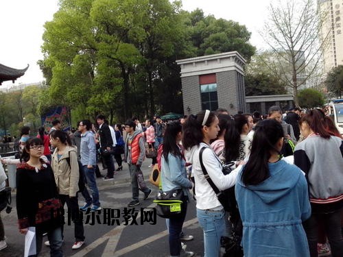 成都國演藝術學校2020年報名條件、招生要求、招生對象