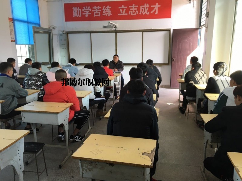 銅鼓縣職業(yè)中專學(xué)校2020年報(bào)名條件、招生要求、招生對(duì)象