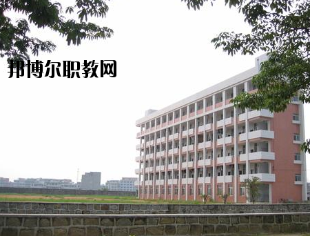 揭陽技工學(xué)校2020年報名條件、招生要求、招生對象