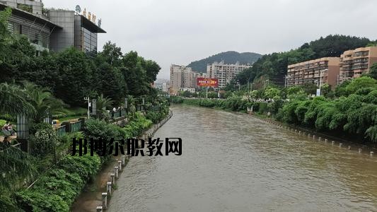 貴陽(yáng)長(zhǎng)征職業(yè)技術(shù)學(xué)校2020年報(bào)名條件、招生要求、招生對(duì)象