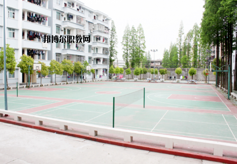 湖北潛江衛(wèi)生學(xué)校2020年報名條件、招生要求、招生對象