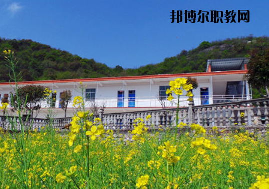 景德鎮(zhèn)傳統(tǒng)文化職業(yè)學(xué)校2020年報(bào)名條件、招生要求、招生對(duì)象