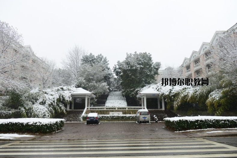 南京工業(yè)大學(xué)2020年招生辦聯(lián)系電話(huà)
