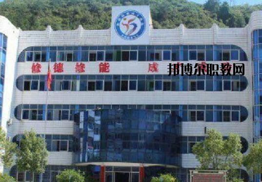 保康職教中心學(xué)校2020年報(bào)名條件、招生要求、招生對象