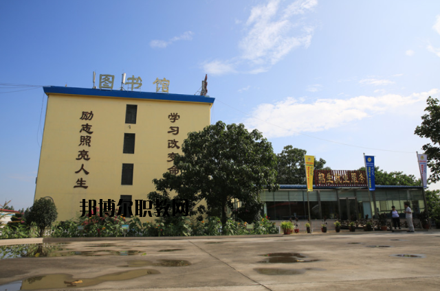 鄭州外資企業(yè)管理中等專業(yè)學校怎么樣、好不好