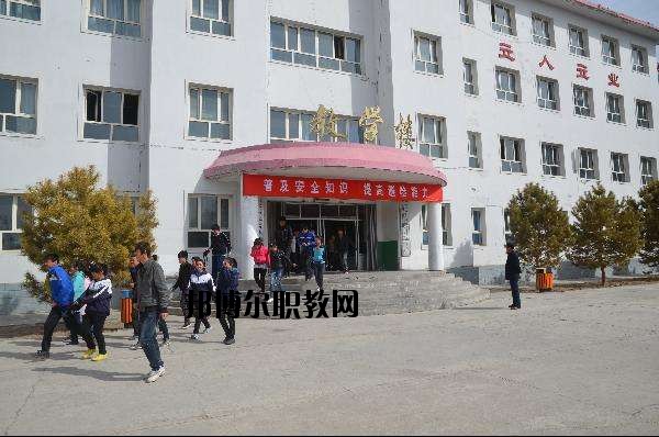 河南工藝美術學校2021年招生辦聯(lián)系電話