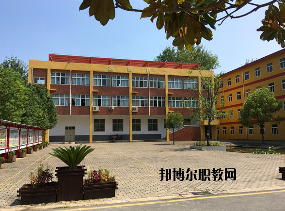 潁上信息工程學(xué)校2020年報名條件、招生要求、招生對象
