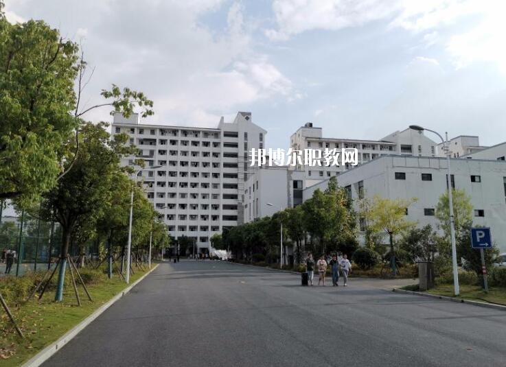 合肥經貿旅游學校2020年報名條件、招生要求、招生對象