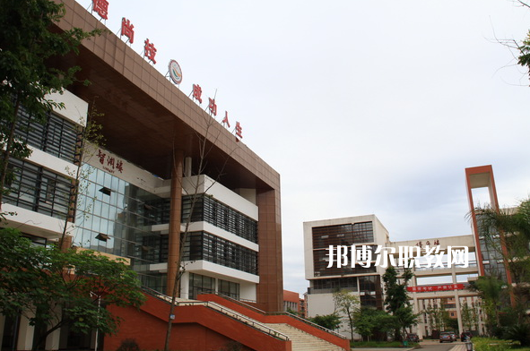重慶開縣巨龍中等職業(yè)技術學校2021年報名條件、招生要求、招生對象